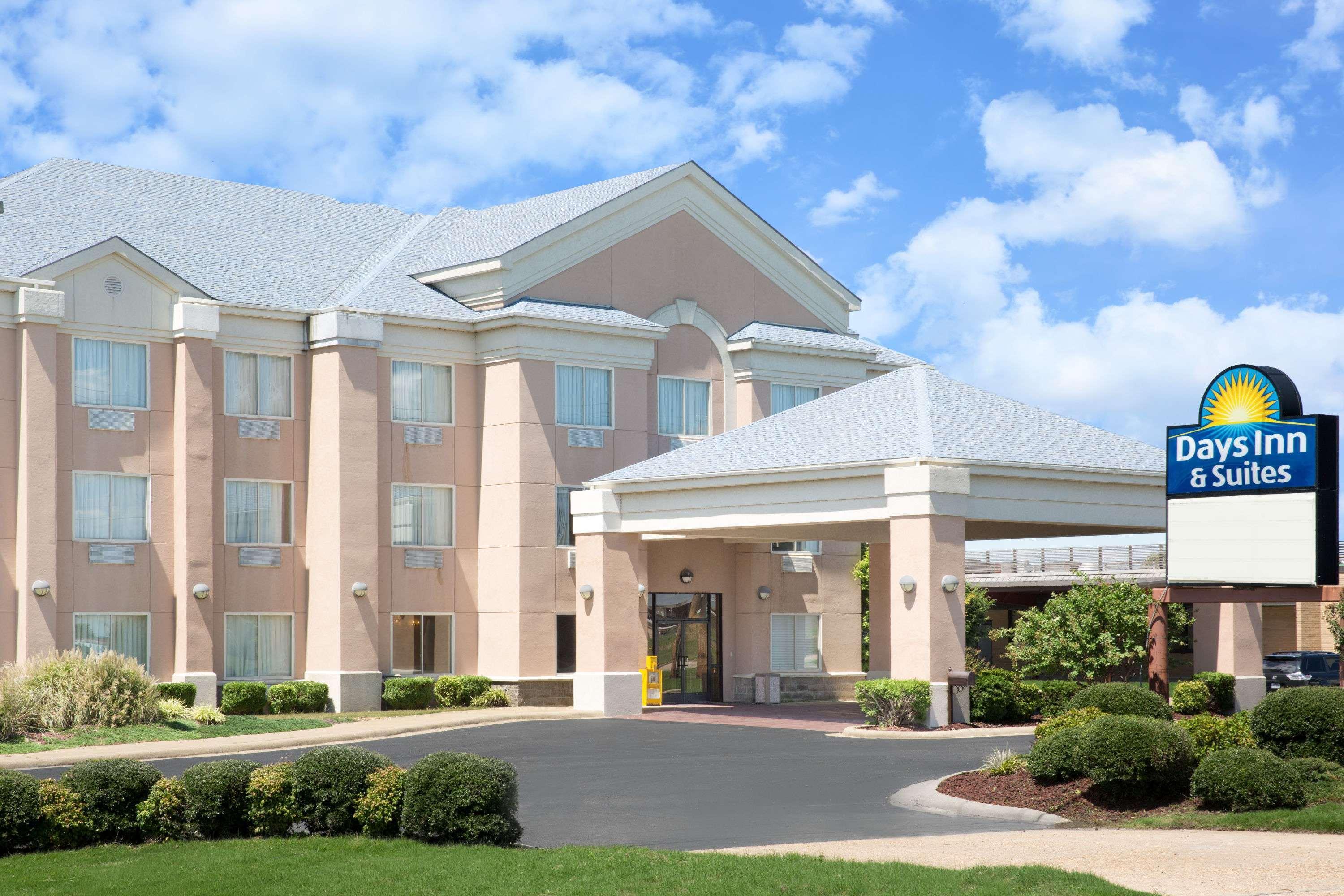 Days Inn & Suites By Wyndham Pocahontas Exterior photo