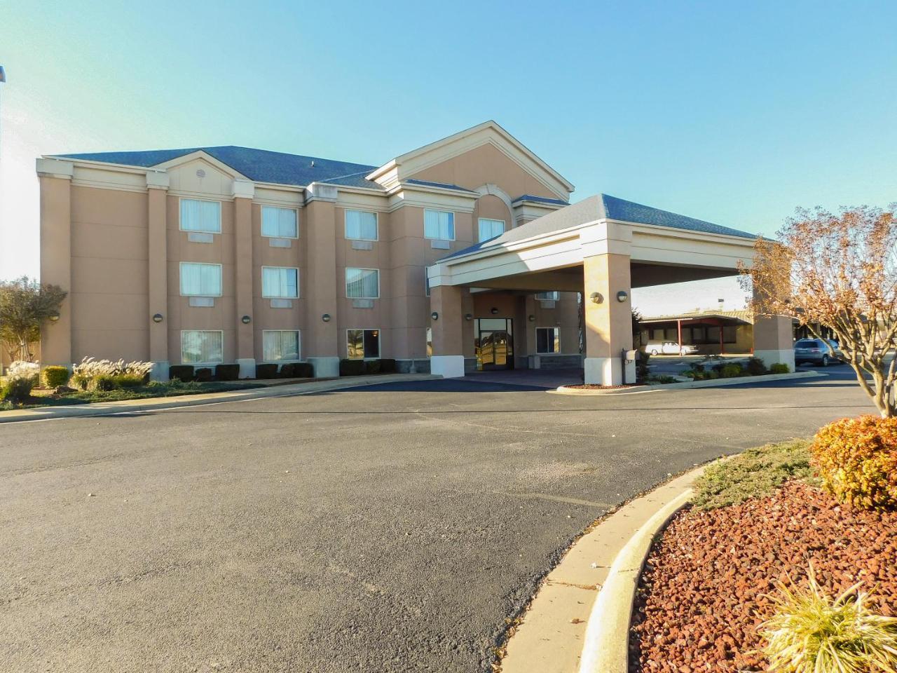 Days Inn & Suites By Wyndham Pocahontas Exterior photo