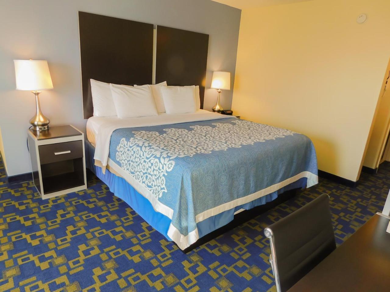 Days Inn & Suites By Wyndham Pocahontas Exterior photo